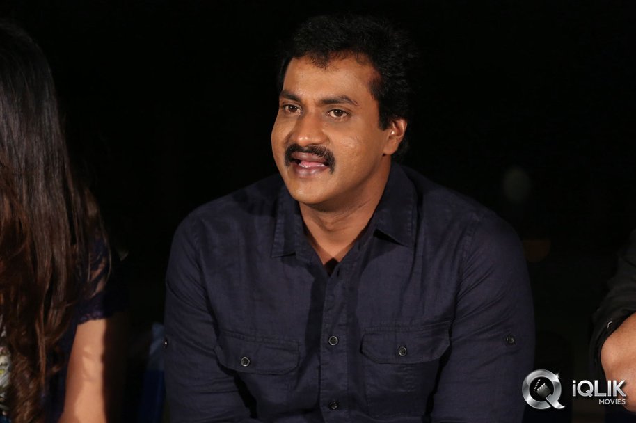 Sunil-Birthday-Celebrations-with-Bheemavaram-Bullodu-Team